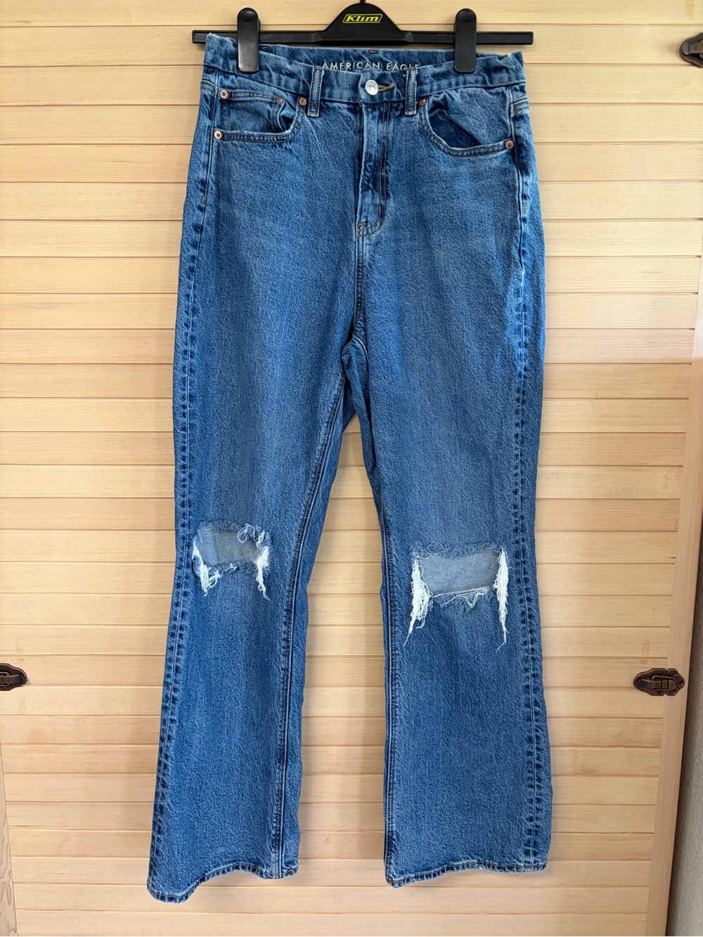 American Eagle Outfitters curvy 90s bootcut Distressed Jeans